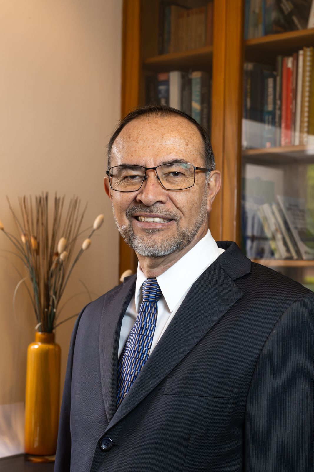 Carlos Girón - Autor Cristiano